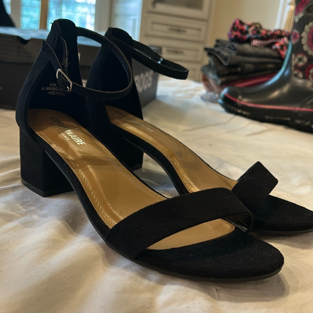 Black suede cushionaire heels 8 1/2